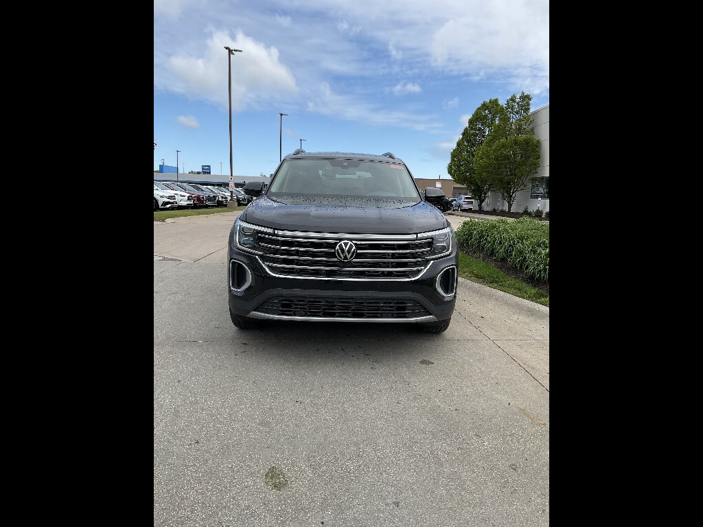 New 2026 Deep Black Pearl Volkswagen SE 4Motion image 2