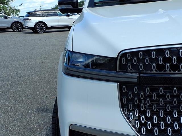 New 2025 Pristine White Metallic Tri-Coat Lincoln Reserve-L image 14