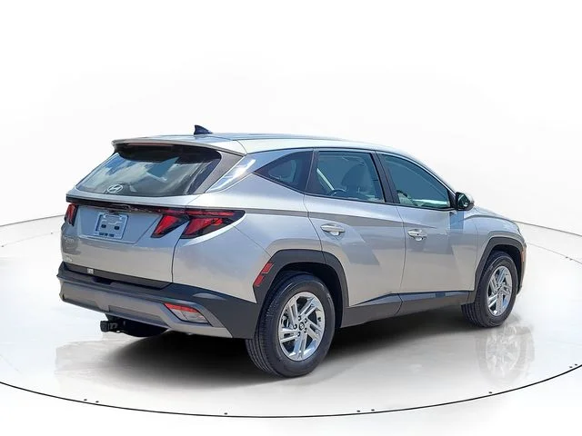 Used 2025 Silver Hyundai SE image 5