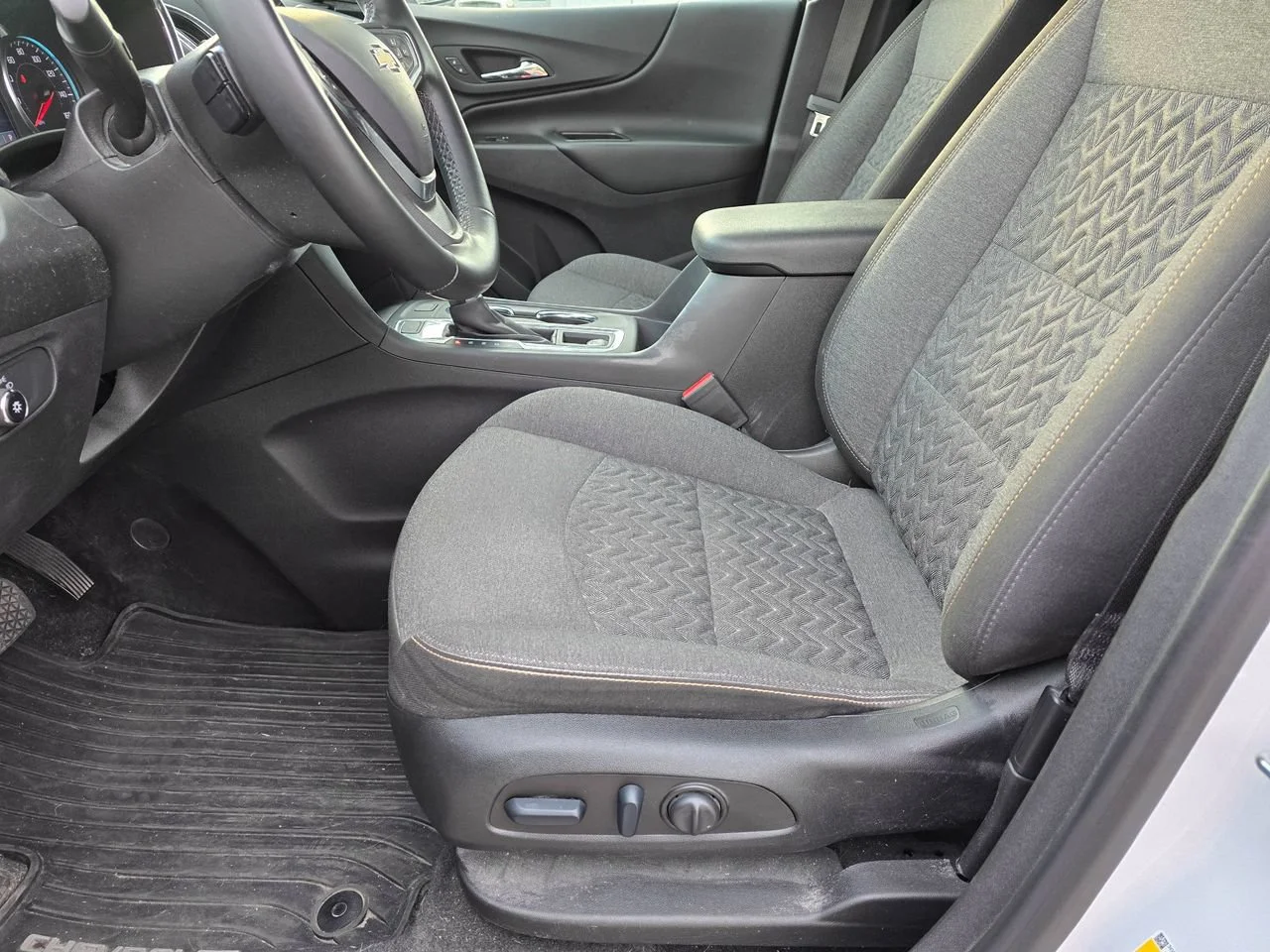 Used 2023 Iridescent Pearl Tricoat Chevrolet LT w/1LT image 9