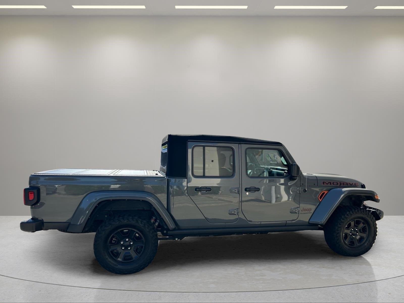 Used 2022 Sting-Gray Clearcoat Jeep Mojave image 11