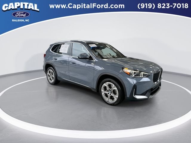 Used 2023 Gray BMW xDrive28i image 2