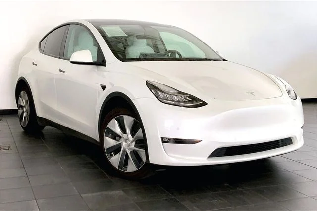 Used 2022 Tesla Model Y Long Range with VIN 7SAYGDEE5NF330304 for sale in Honolulu, HI