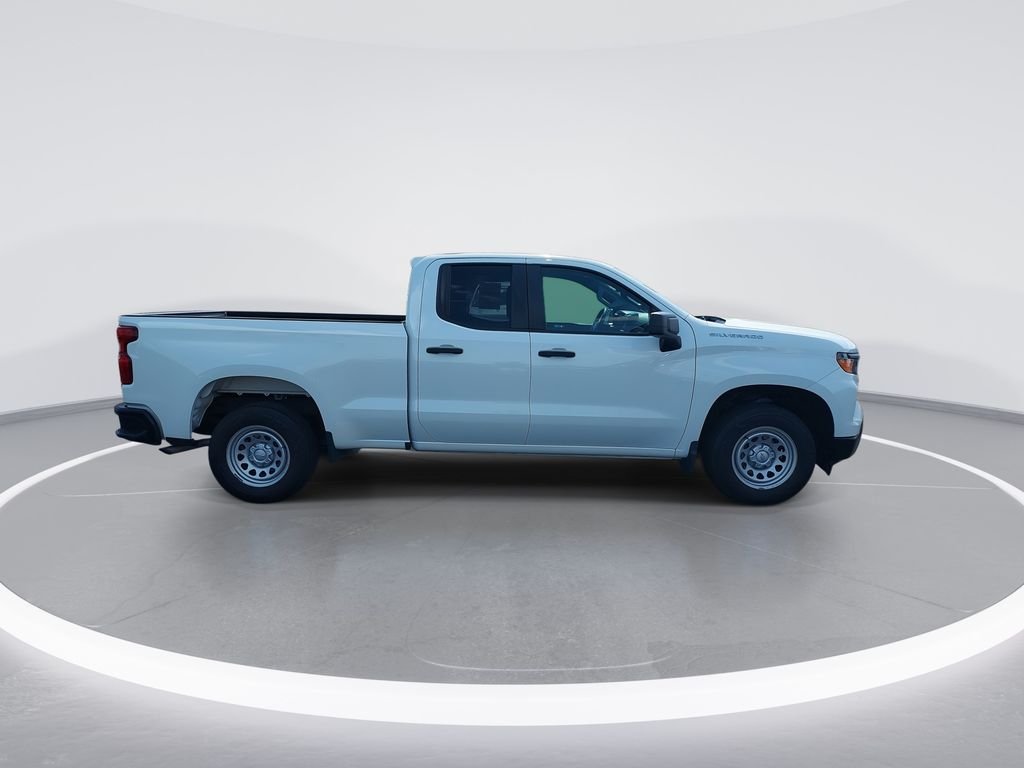 Used 2023 White Chevrolet WT image 9