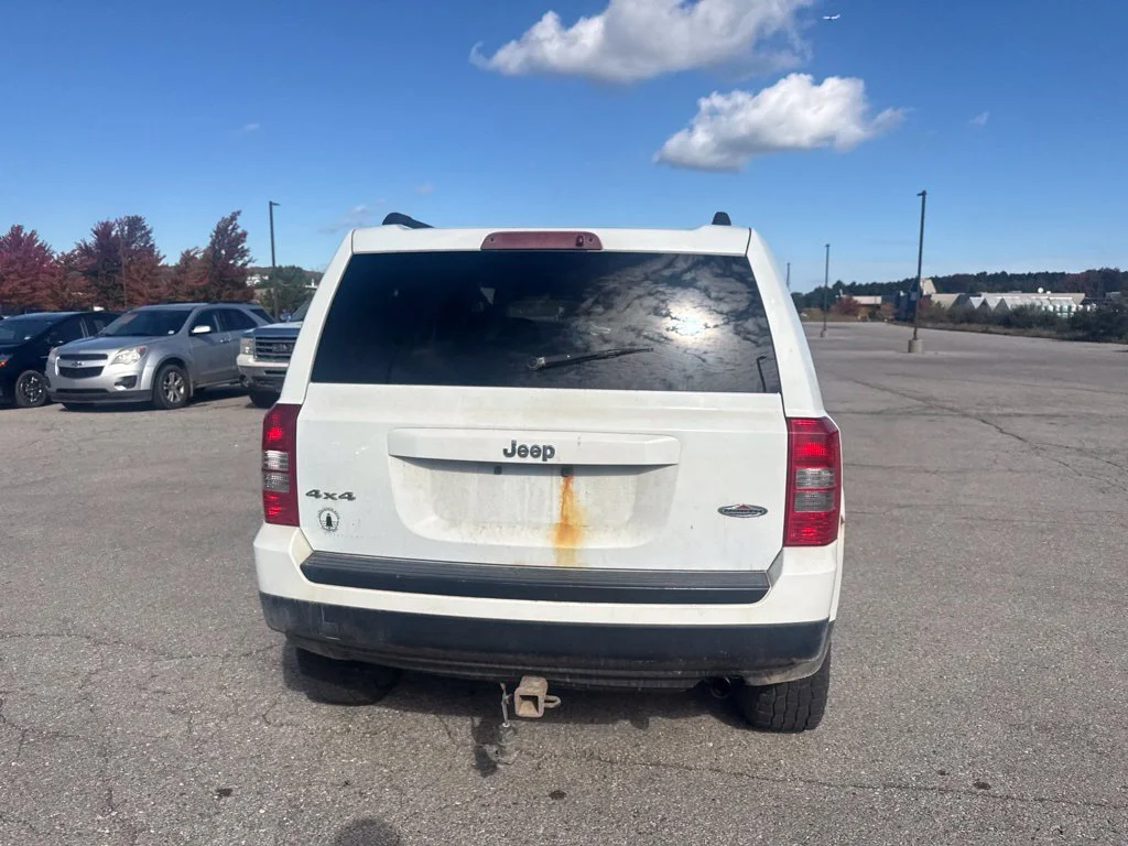 Used 2015 Bright White Clearcoat Jeep Sport image 20