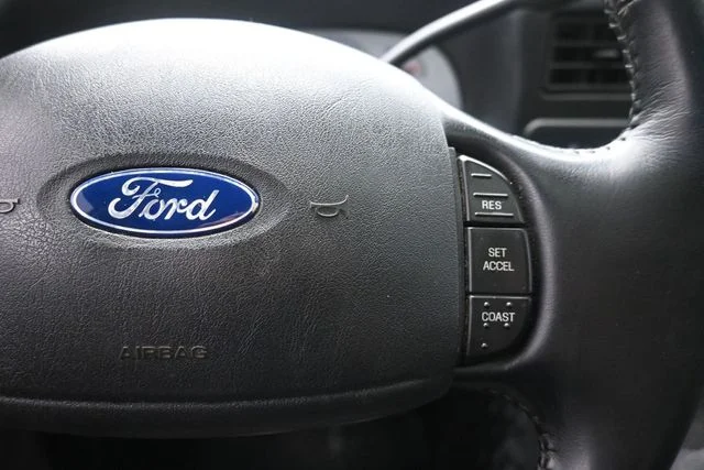 Used 2004 Beige Ford XLT image 26