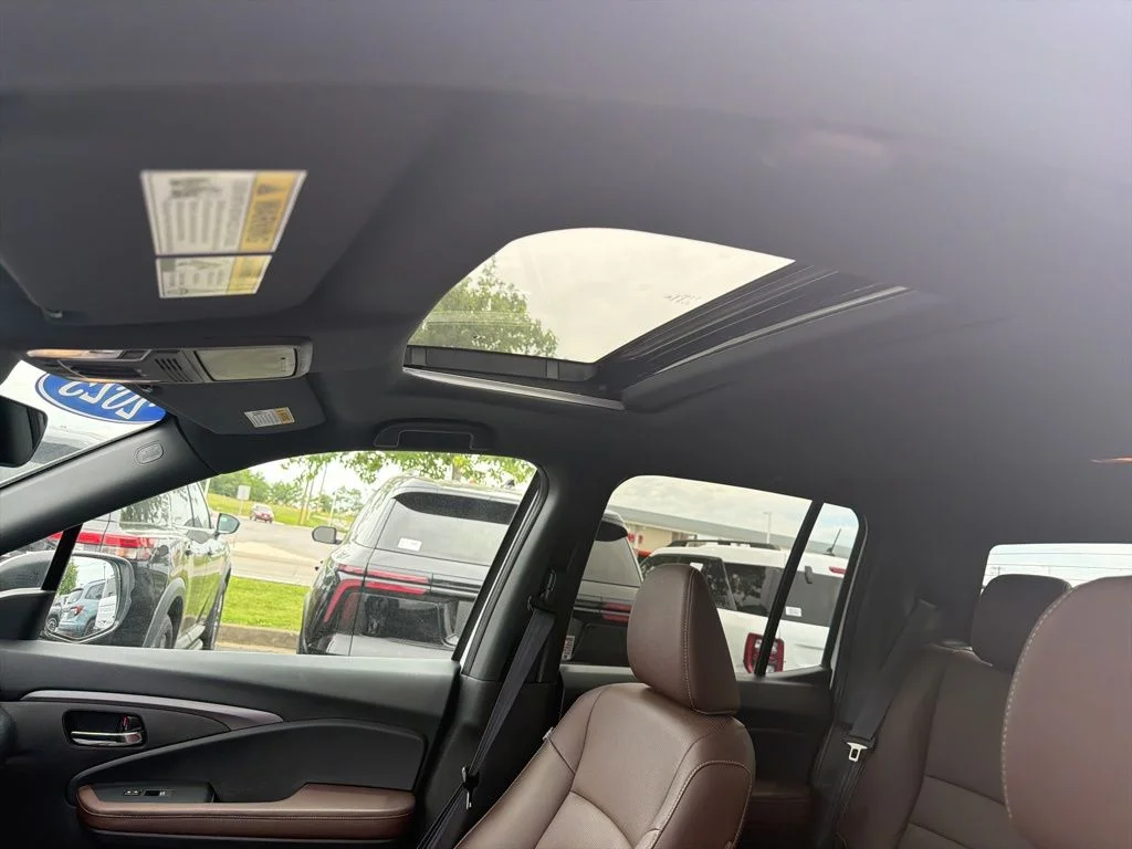 Used 2025 White Honda RTL image 13