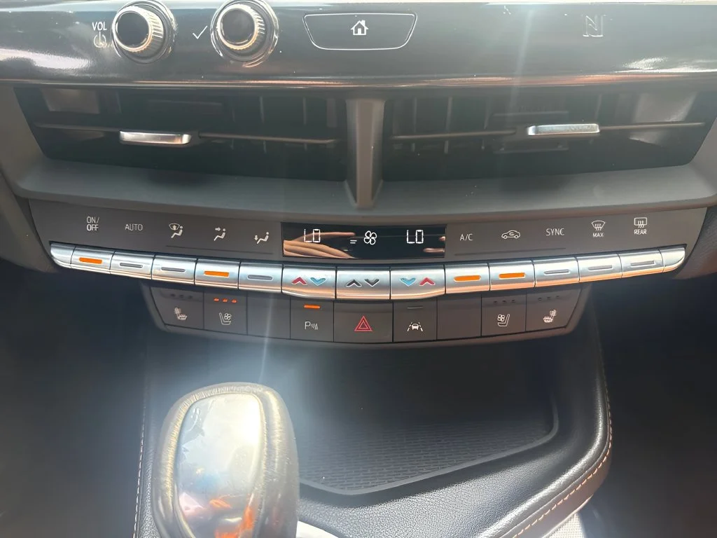 Used 2021 SATIN STEEL METALLIC Cadillac Premium Luxury image 21