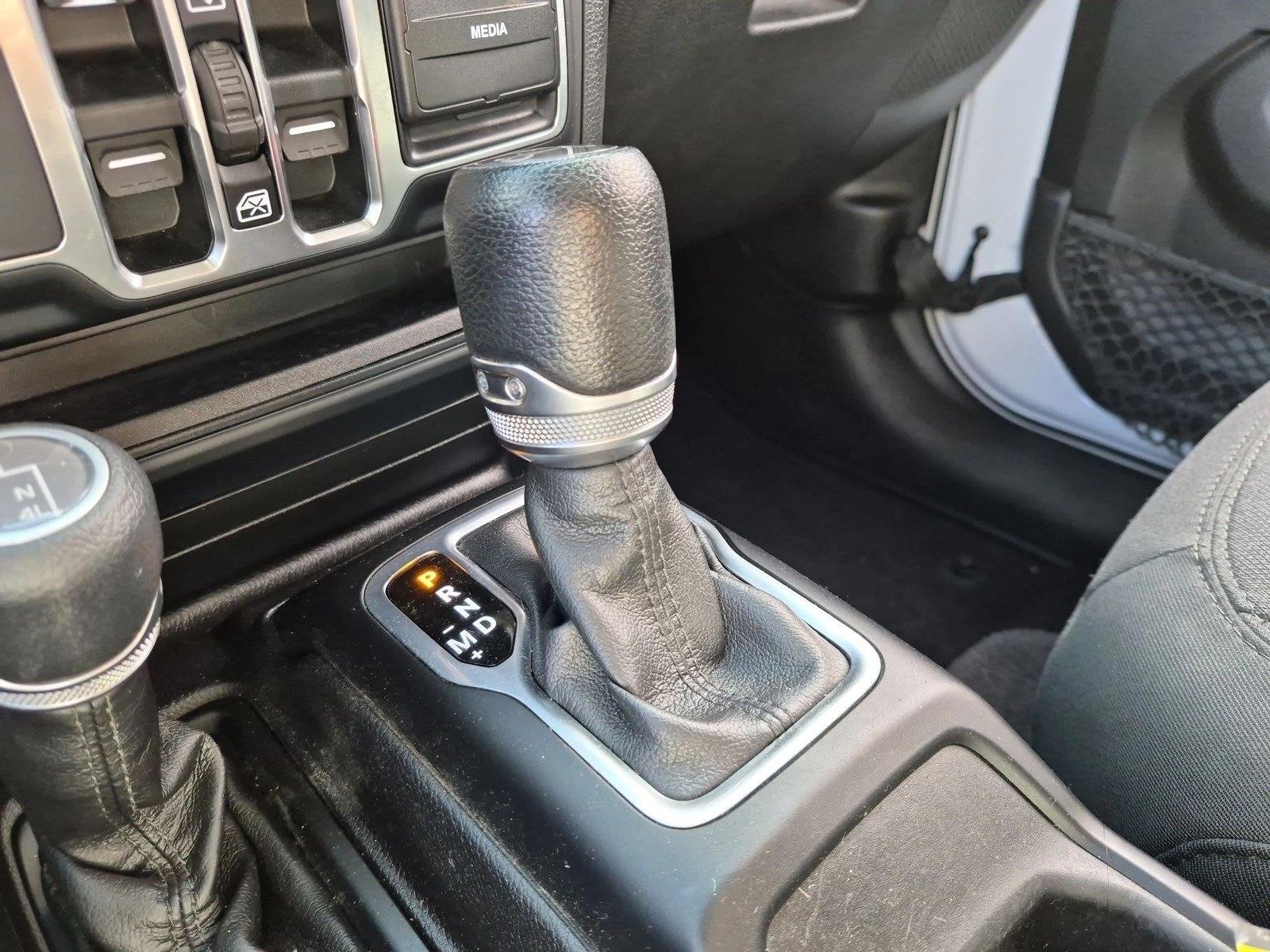 Used 2018 Bright White Clearcoat Jeep Sport S image 10