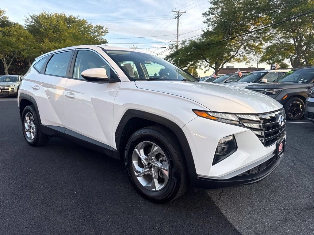 Used 2024 White Hyundai SE image 3