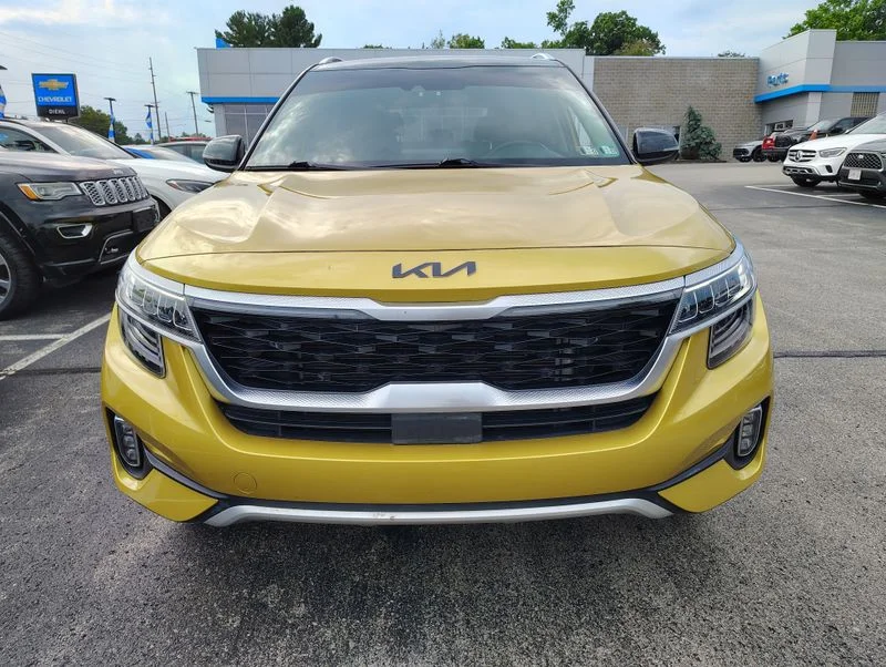 Used 2022 Yellow Kia SX image 2