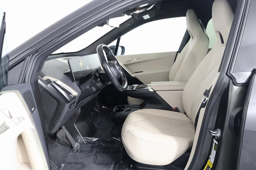 Used 2024 Dark Graphite BMW xDrive50 image 10