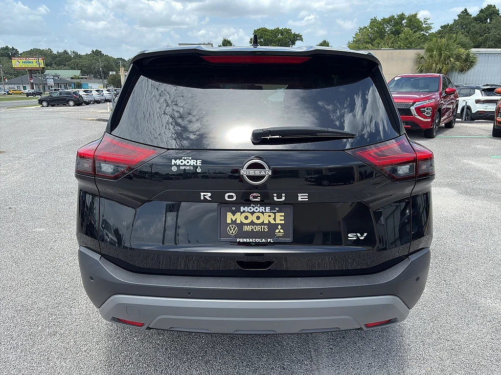 Used 2023 Super Black Nissan  image 7