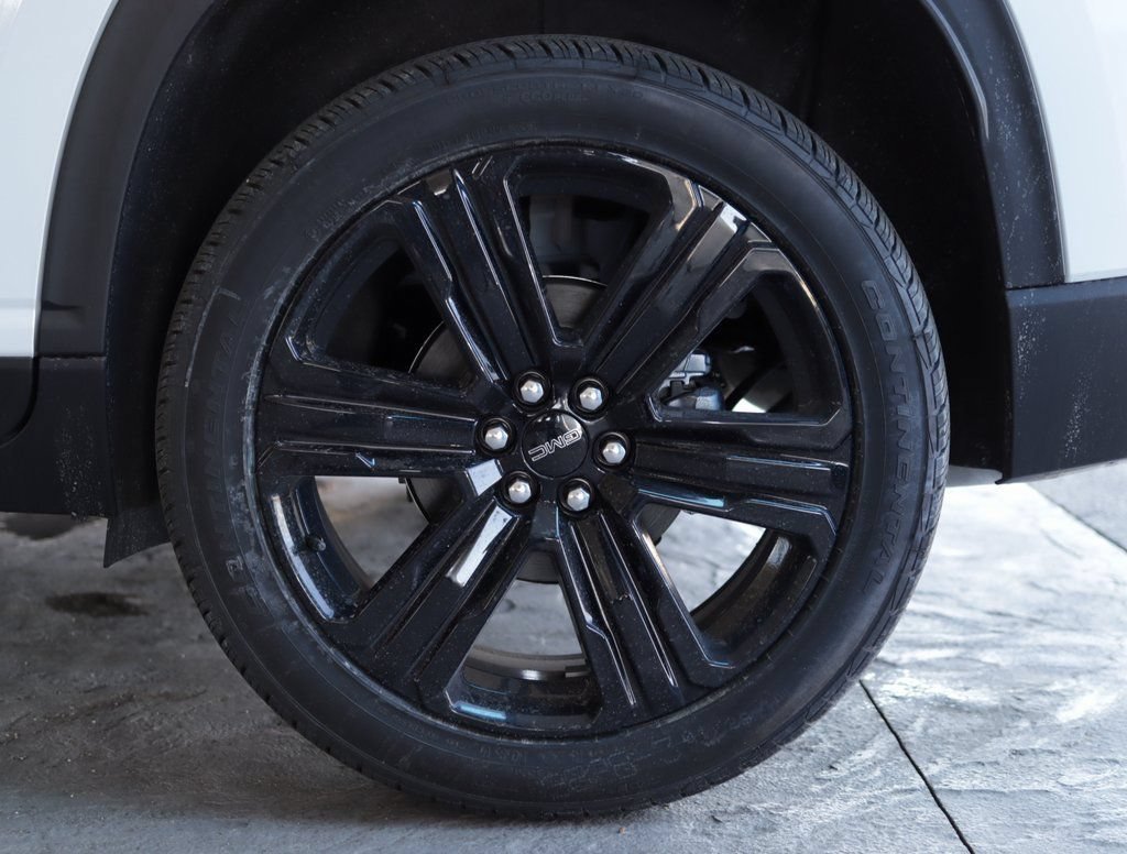 New 2026 Glacier White Tricoat GMC Elevation image 40
