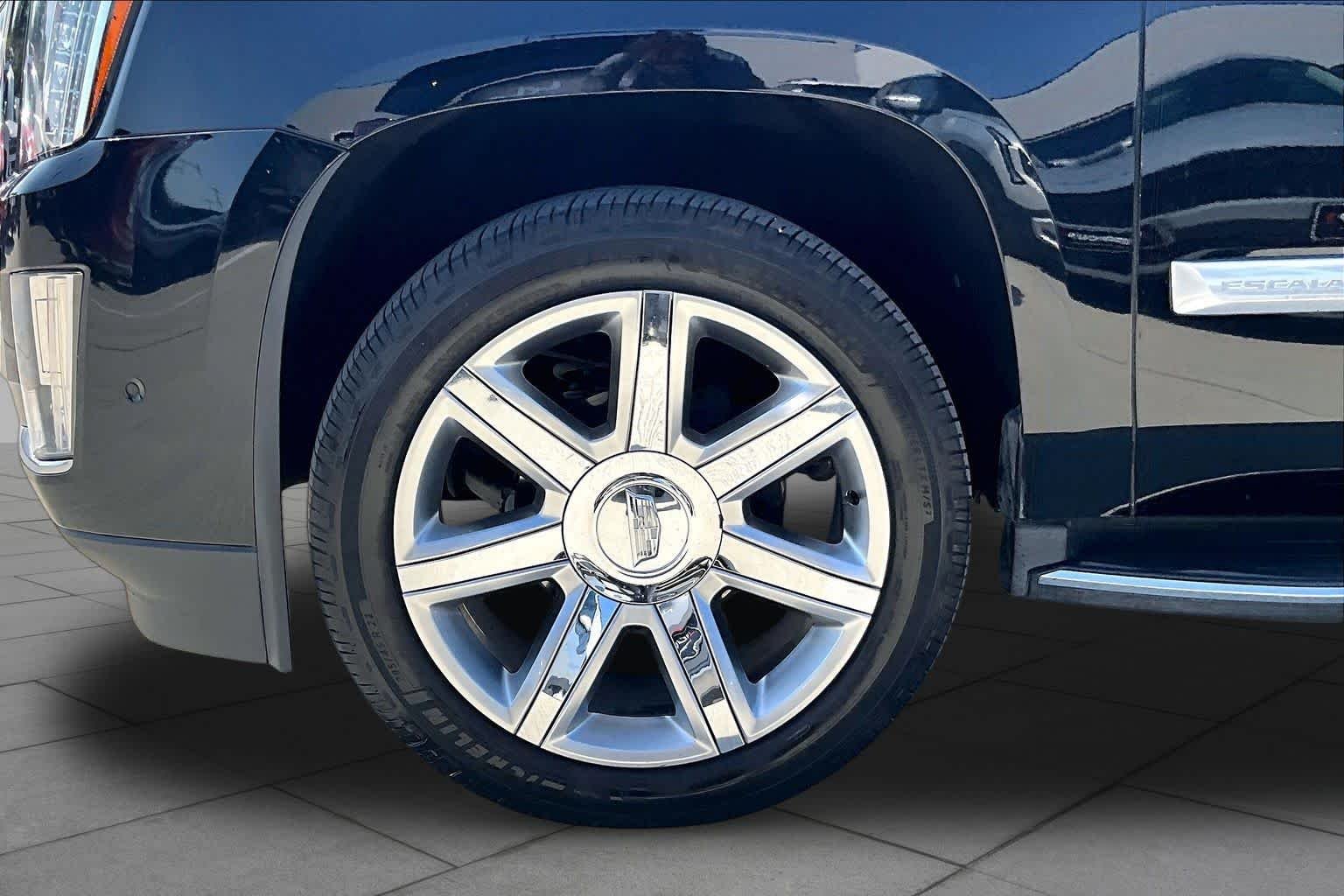 Used 2020 Black Raven Cadillac Luxury image 10