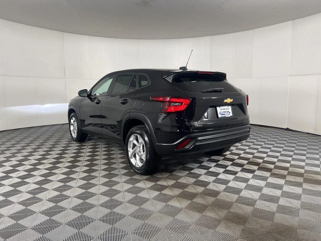 Used 2025 Black Metallic Chevrolet LS image 36