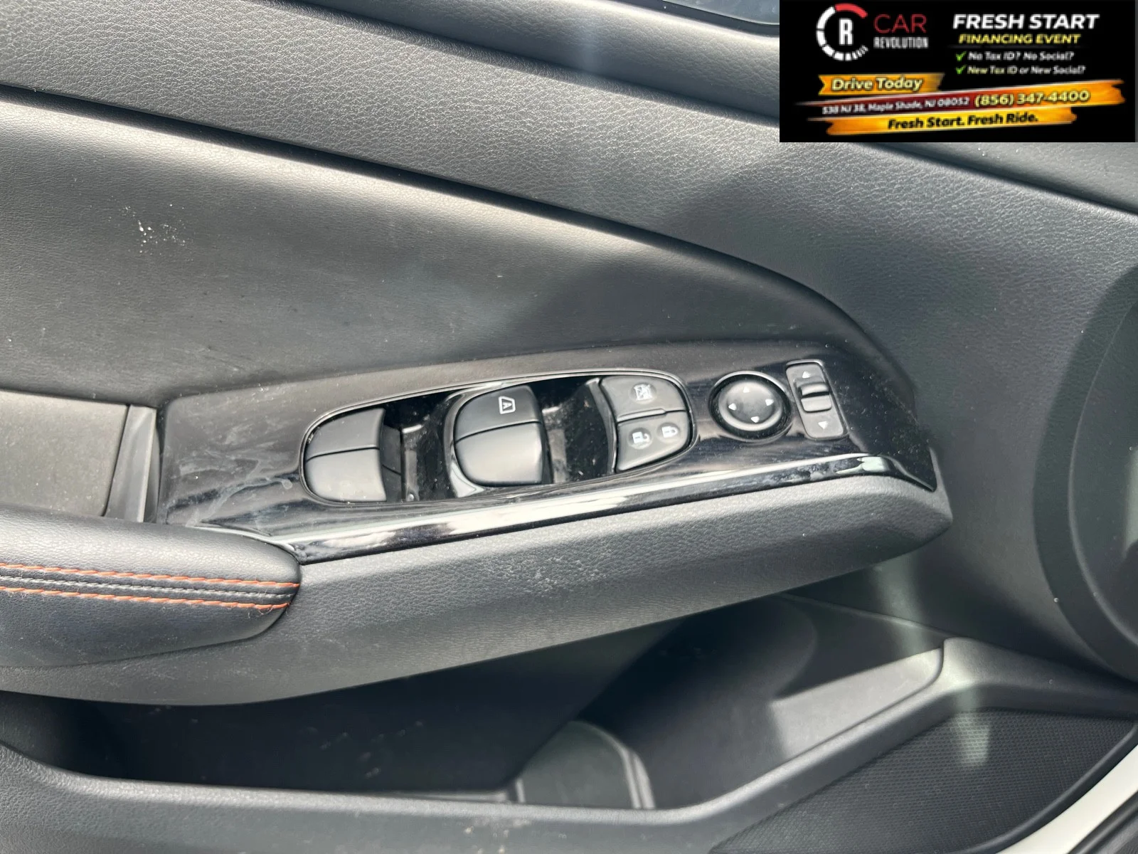 Used 2025 Pearl White Tricoat Nissan SR image 24