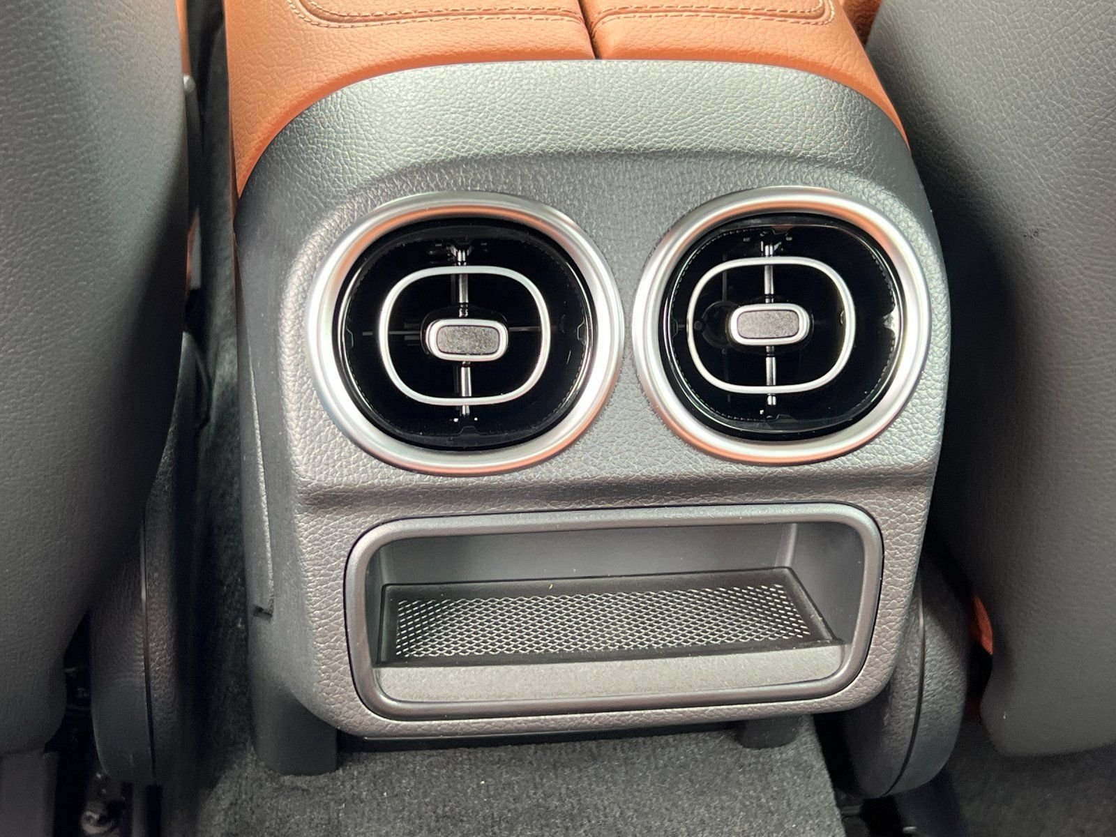 New 2026 MANUFAKTUR Alpine Grey Mercedes-Benz C 300 image 17