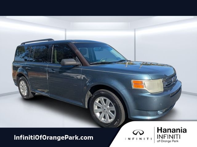 Used 2010 White Ford SE image 1