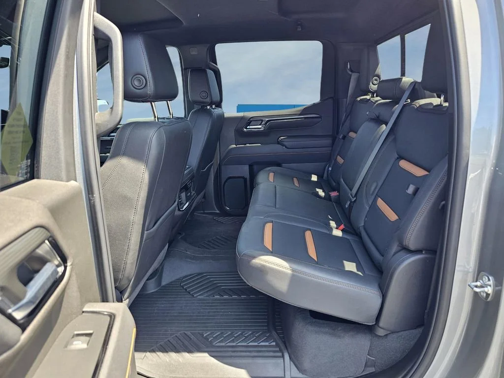 Used 2025 Sterling Metallic GMC AT4 image 31