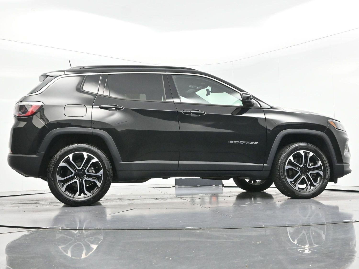 Used 2023 Diamond Black Crystal Pearlcoat Jeep Limited image 53