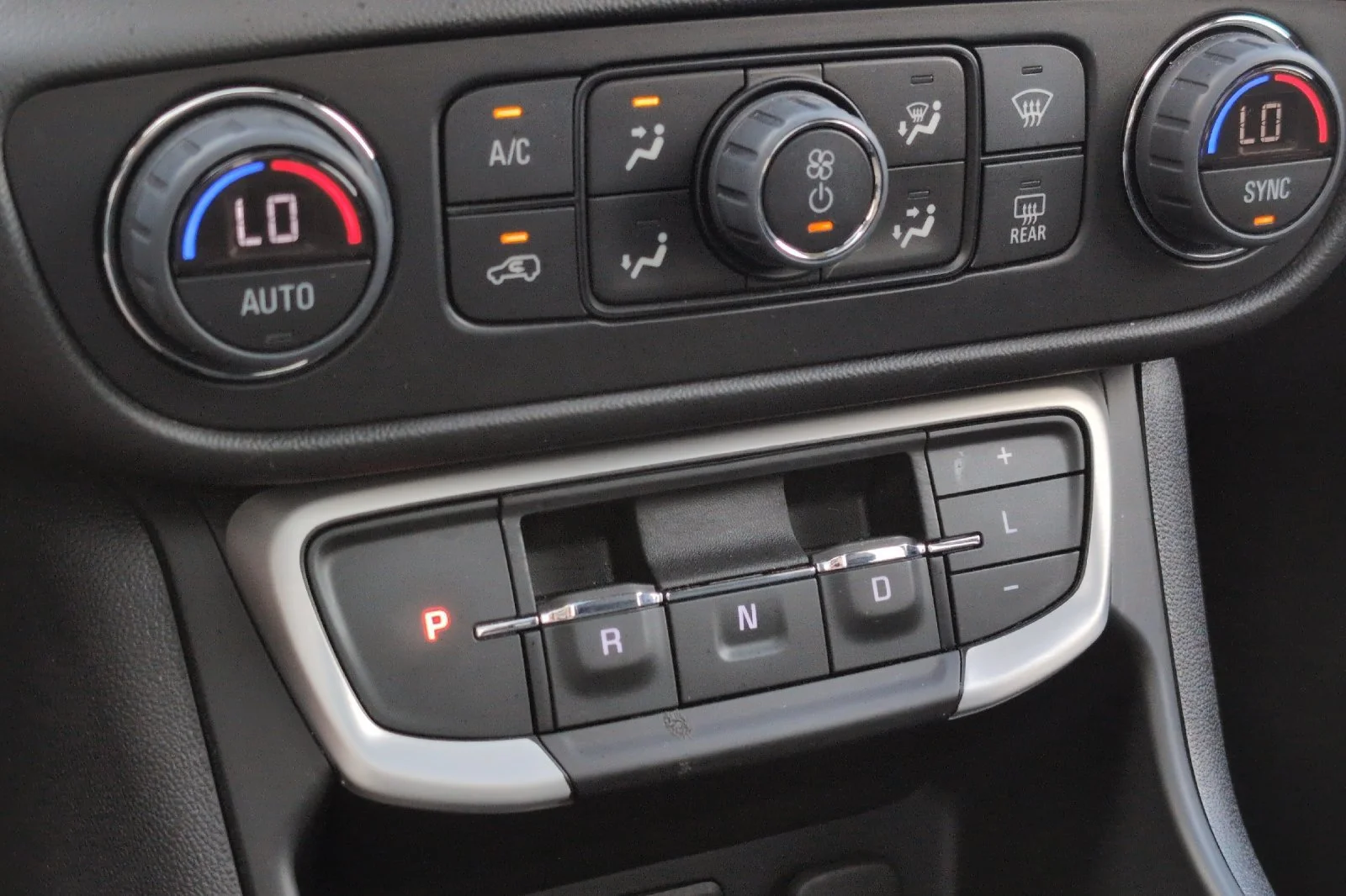 Used 2022 SUMMIT WHITE GMC SLT image 23