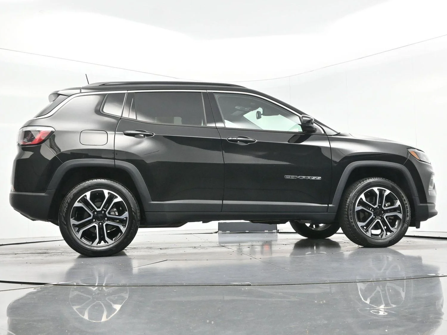 Used 2023 Diamond Black Crystal Pearlcoat Jeep Limited image 53
