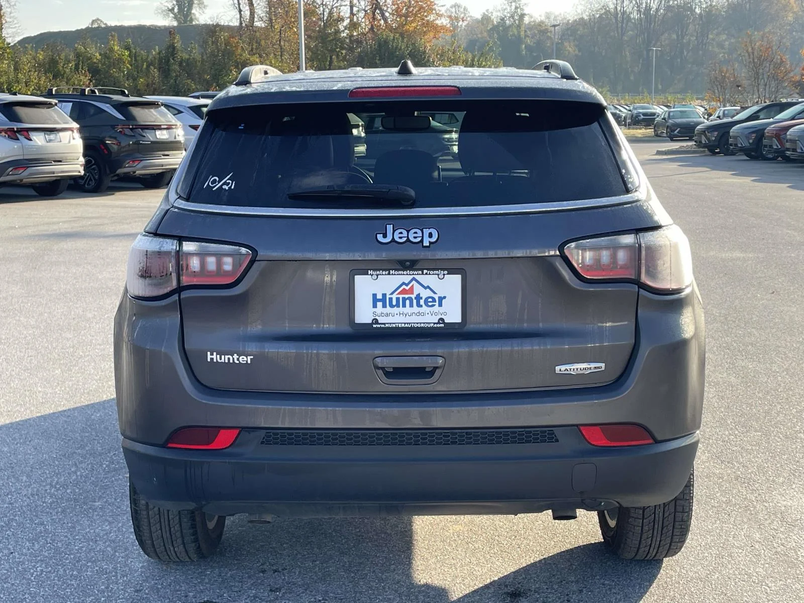 Used 2023 Granite Crystal Metallic Clearcoat Jeep Latitude Lux image 26