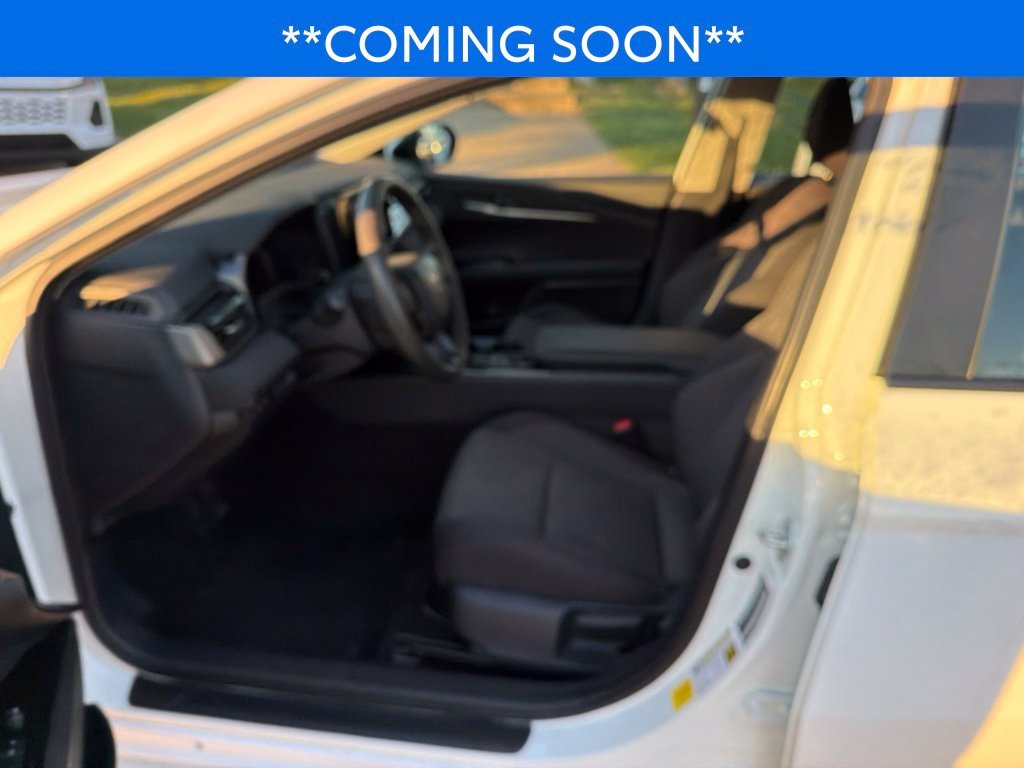 Used 2025 White Toyota LE image 10