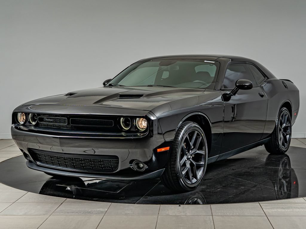 Used 2021 Pitch Black Clearcoat Dodge SXT image 1