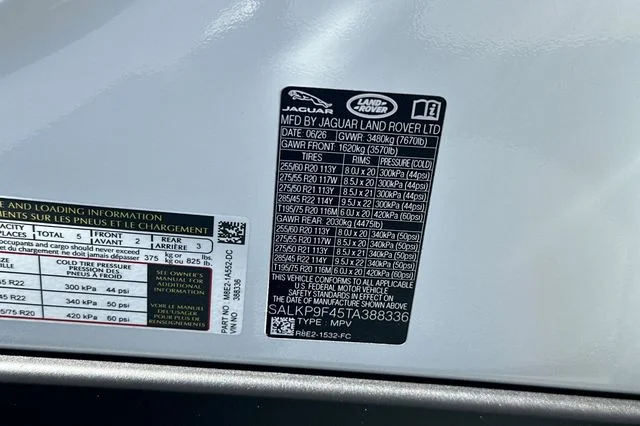 New 2026 Fuji White Land Rover SE image 28