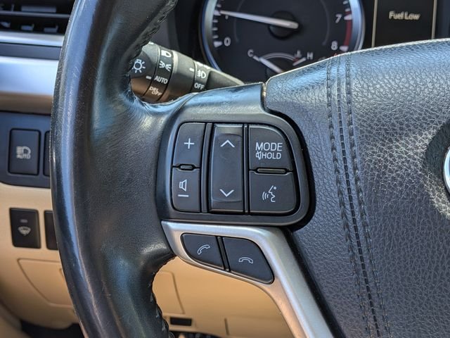 Used 2017 Red Toyota XLE image 25