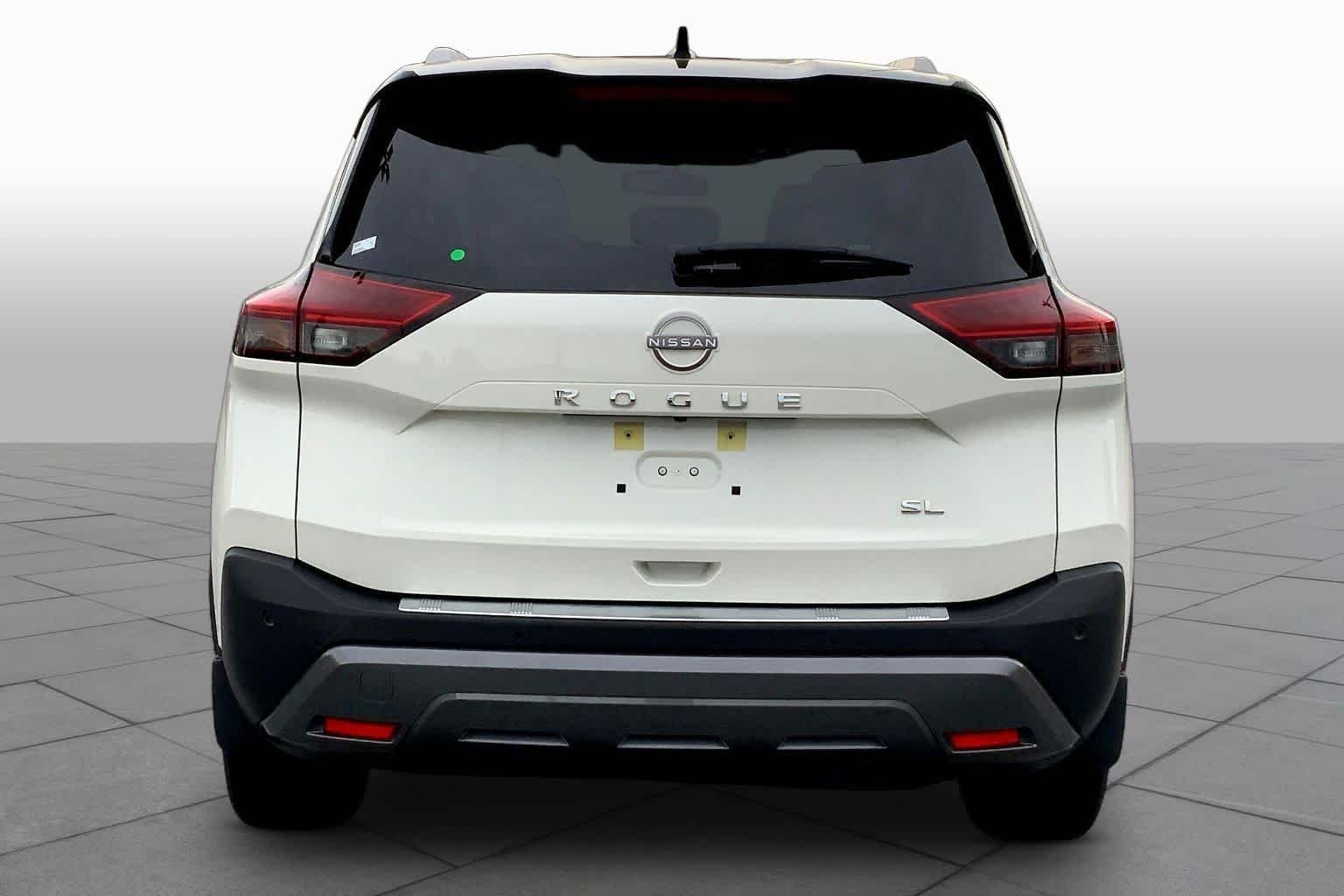 Used 2023 Pearl White Tricoat/Super Black Nissan SL image 8