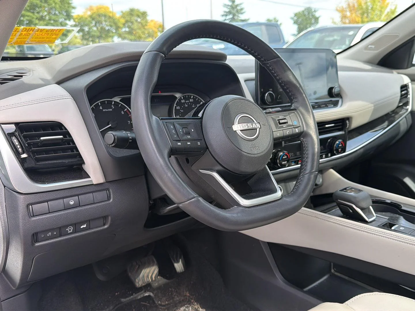 Used 2023 Pearl White Tricoat Nissan SL image 10