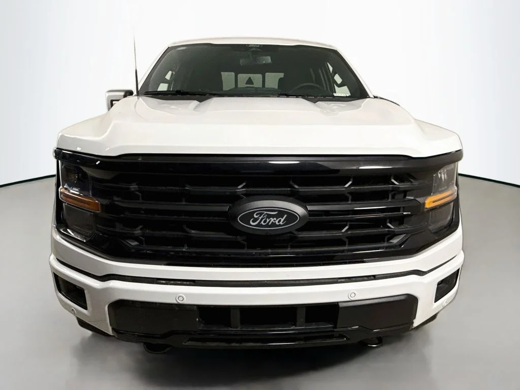 New 2026 Oxford White Ford XLT image 2