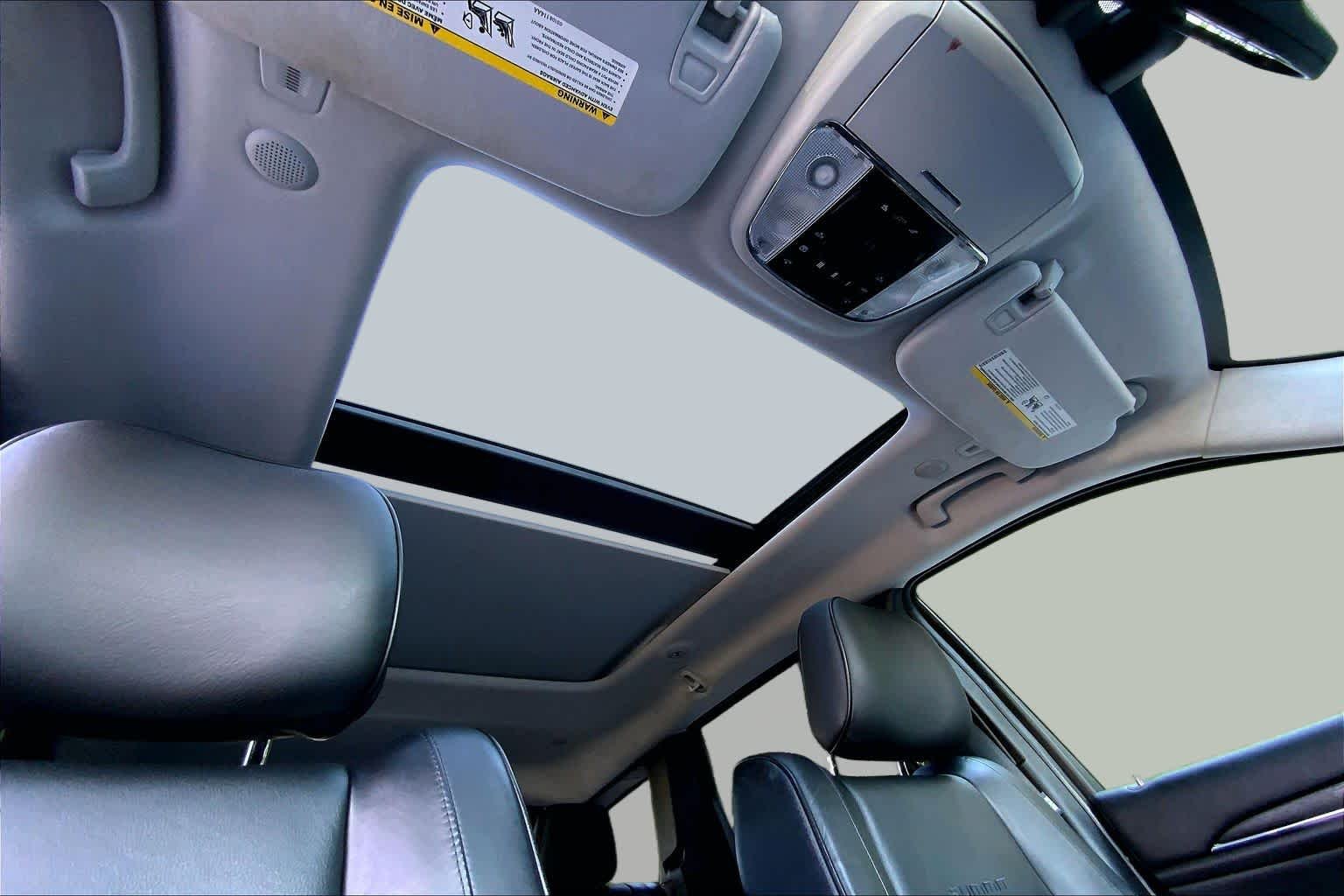 Used 2018 Bright White Clearcoat Jeep Summit image 14