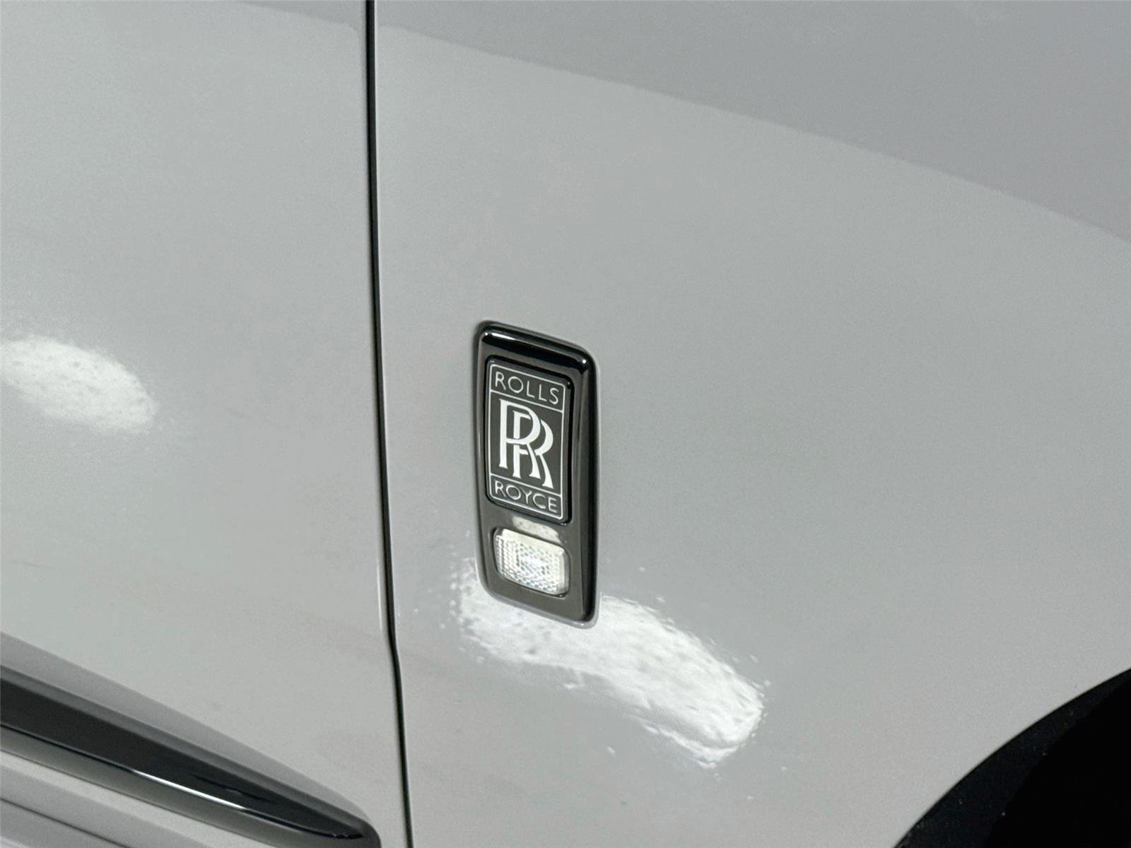 Used 2025 Tempest Gray Rolls-Royce Black Badge | Bespoke Audio | Starlight Roof image 40