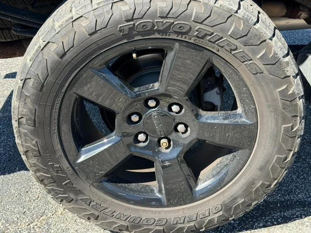 Used 2017 ONYX BLACK GMC NA image 7