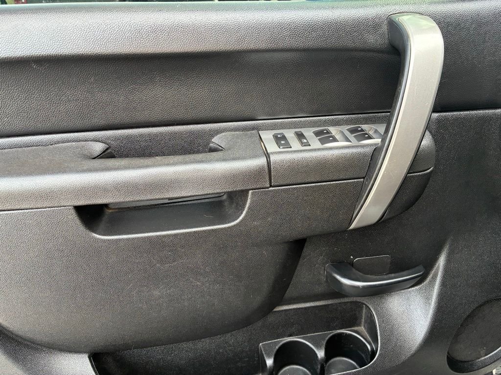 Used 2014 Silver Chevrolet LT image 11