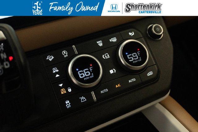 Used 2025  Land Rover S image 21