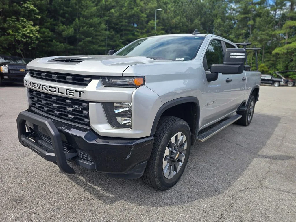 Used 2022 Silver Chevrolet Custom image 3
