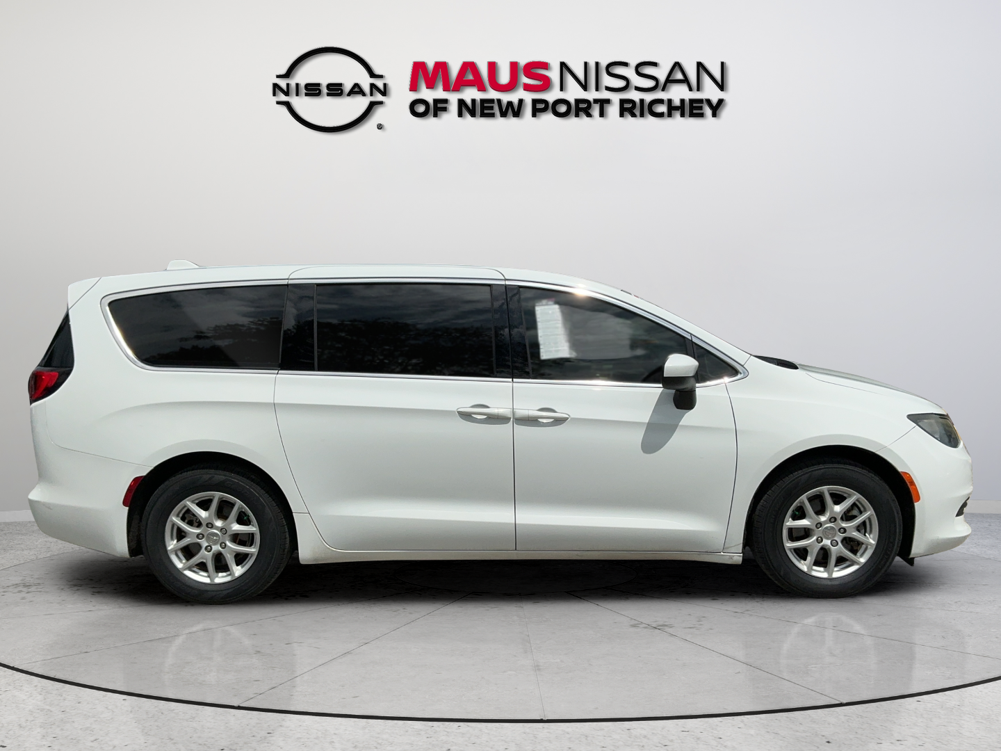Used 2019 White Chrysler LX image 12