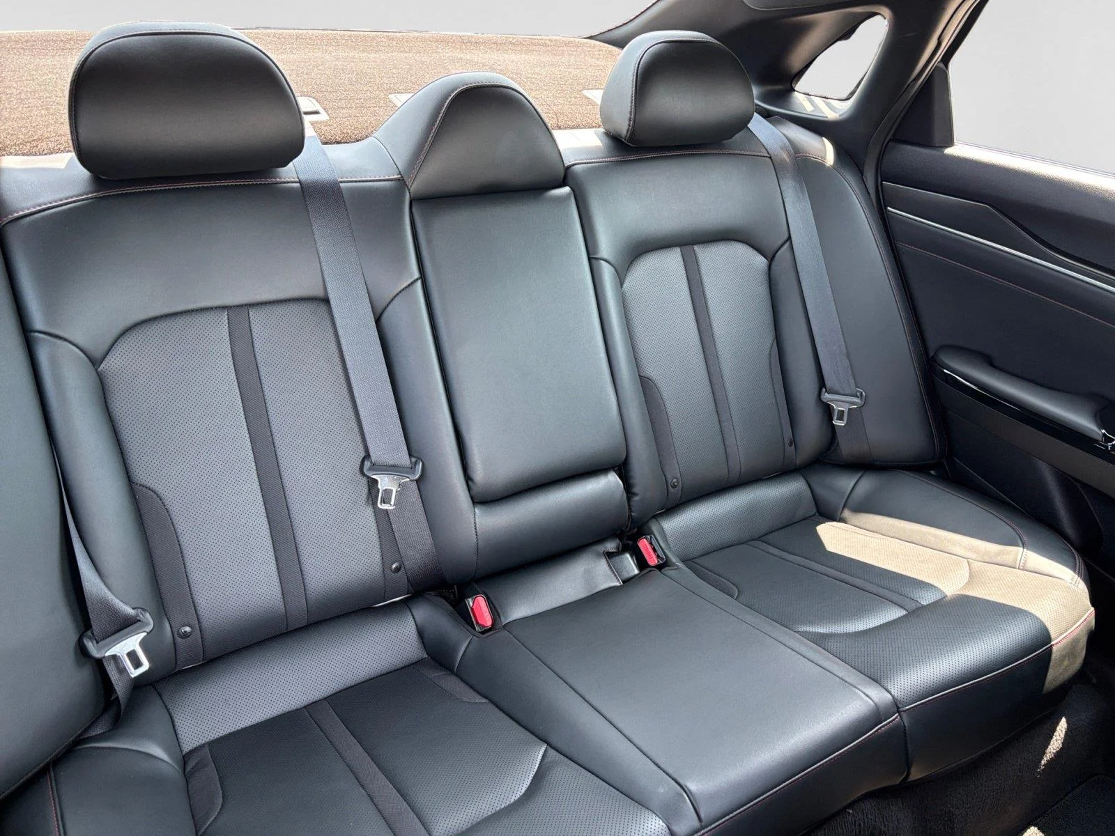 Used 2023 Wolf Gray Kia GT image 18