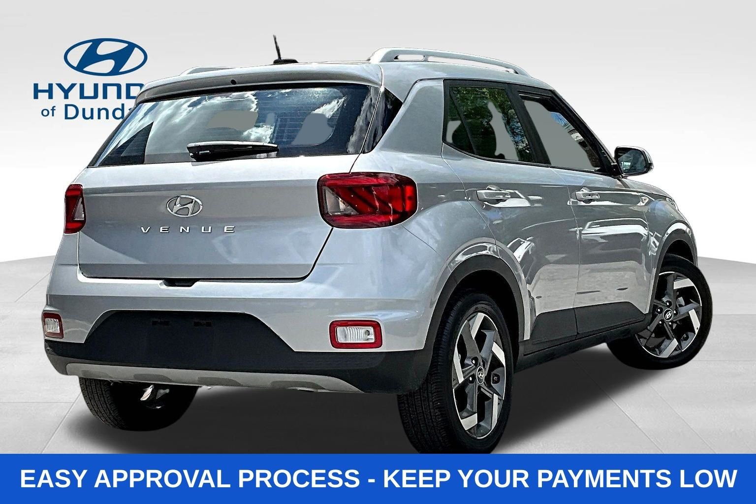 Used 2025 Silver Hyundai SEL image 8