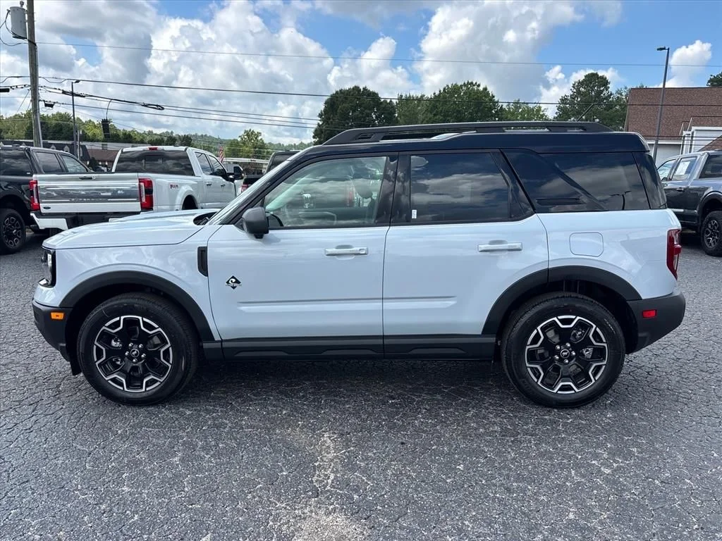 New 2026 Space White Metallic Ford Outer Banks® image 4