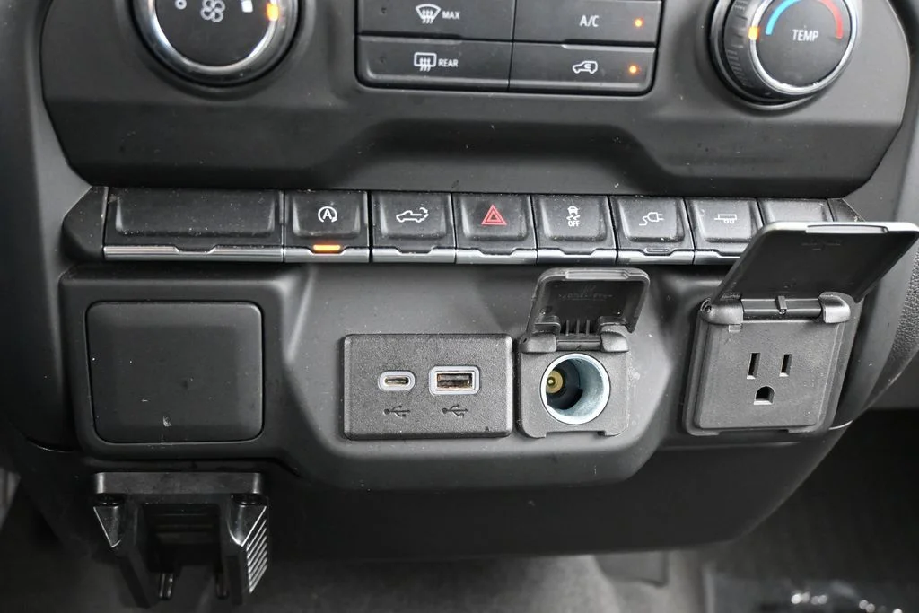 Used 2022 Summit White Chevrolet Custom image 26
