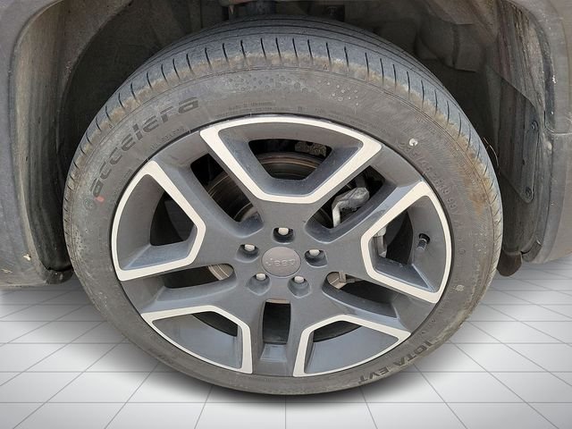 Used 2020 White Jeep Latitude image 5