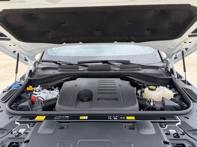 Certified Used 2026 White Land Rover Dynamic SE image 19