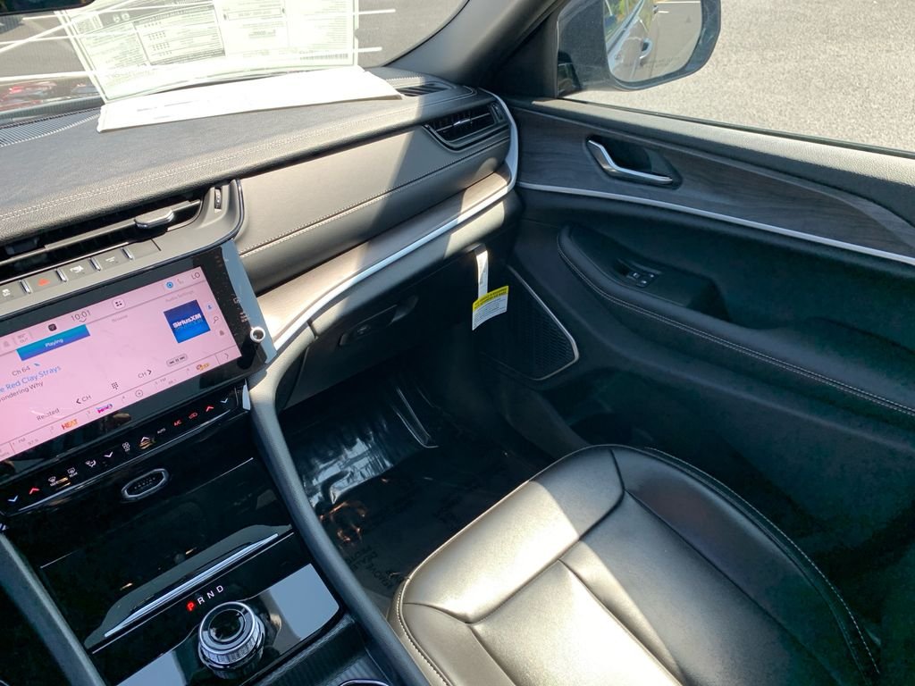 New 2026 Baltic Gray Metallic Clear-Coat Exterior Paint Jeep Limited image 29