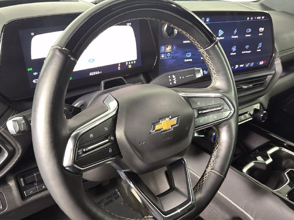 Used 2025 Riptide Blue Metallic Chevrolet LT - Extended Range image 21